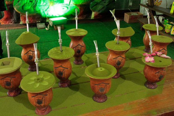 Espaço ocupado por ervamateiras onde se pode aprender a fazer um bom chimarrão ou tererê, aprender sobre os benefícios da erva mate, bater um bom papo em uma roda de chimarrão e conhecer um pouco mais sobre os costumes gaúchos.