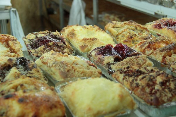 Colonos da cidade de Presidente Lucena, sob o comando da chef Regina Schneider, preparam as tradicionais cucas e pães artesanais, assados na hora! Além disso chimias, geleias e biscoitos típicos são comercializados no espaço. Mais de 50 mil cucas são produzidas durante a Expotchê!